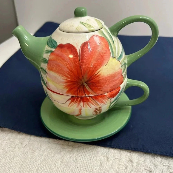 Adorable Island Plantations teapot with cup and saucer. - Picture 7 of 9